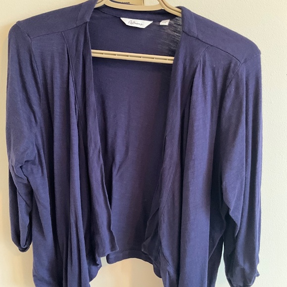 Outfit-jeans, sleeveless shirt & shrug cardigan - Picture 4 of 4